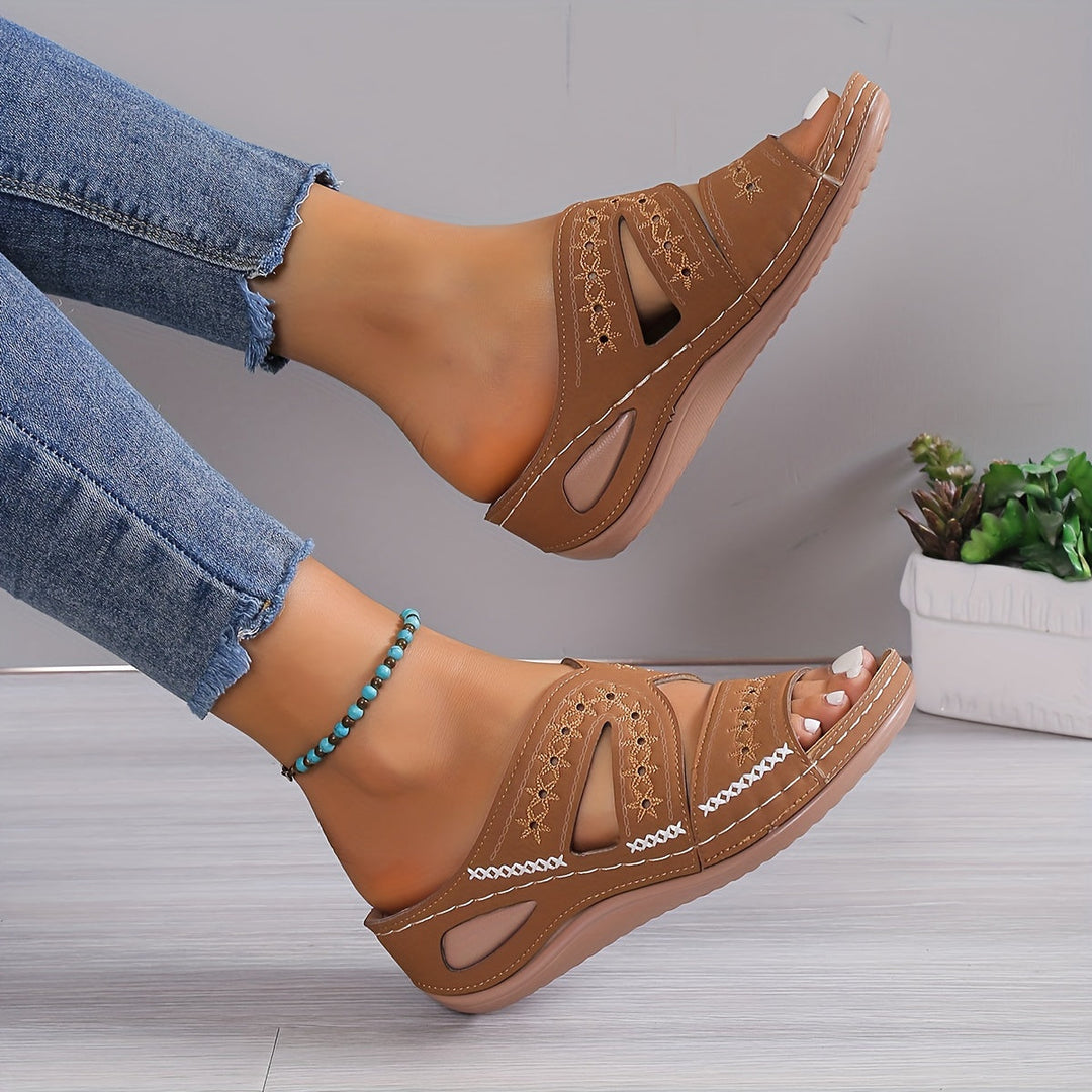 Noëlle™ Lightweight Orthopaedic Sandals